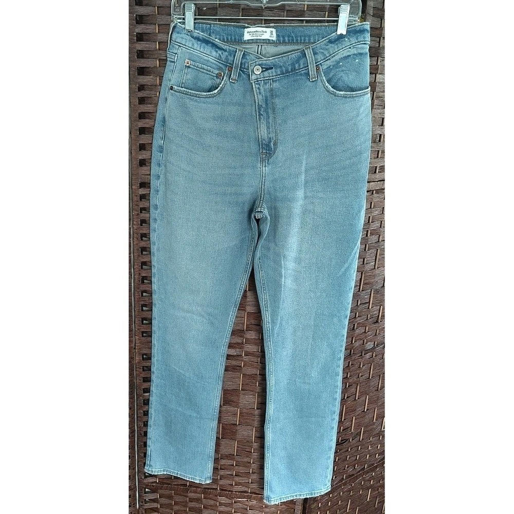Abercrombie & Fitch 90's Slim Straight Ultra High Rise Jeans Size 30 / 10R